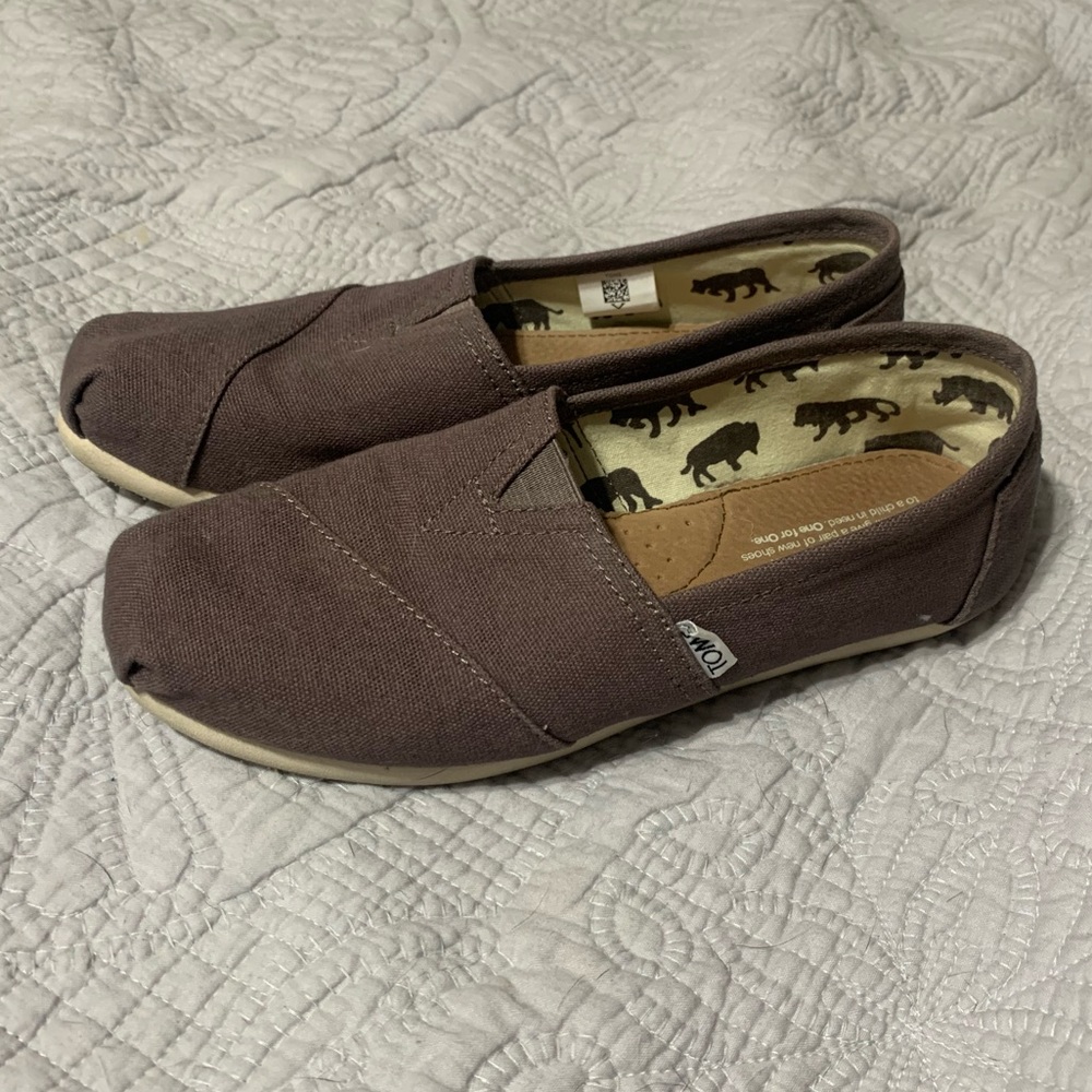 Toms // Size 8 // brown
